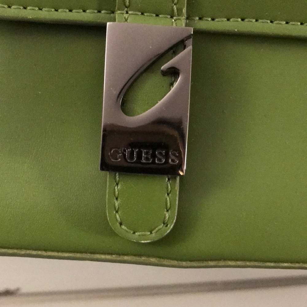 Guess purse - Picture 2 of 5